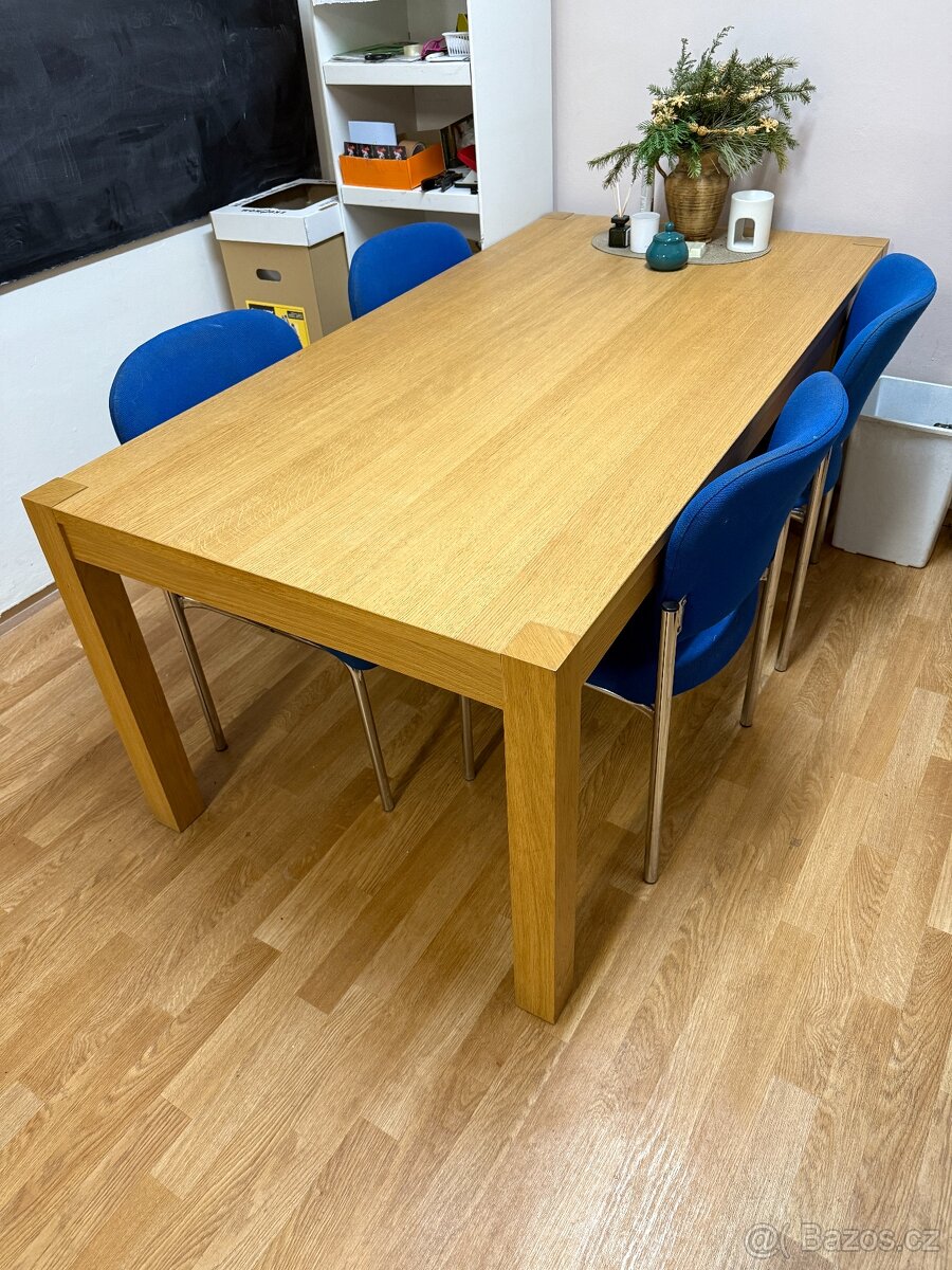 Dubový jídelní stůl - 2