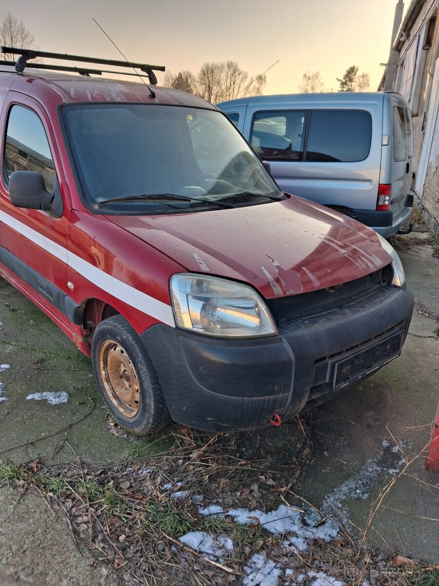 Peugeot Partner 1.9D rok 2004 veskere dily - 2