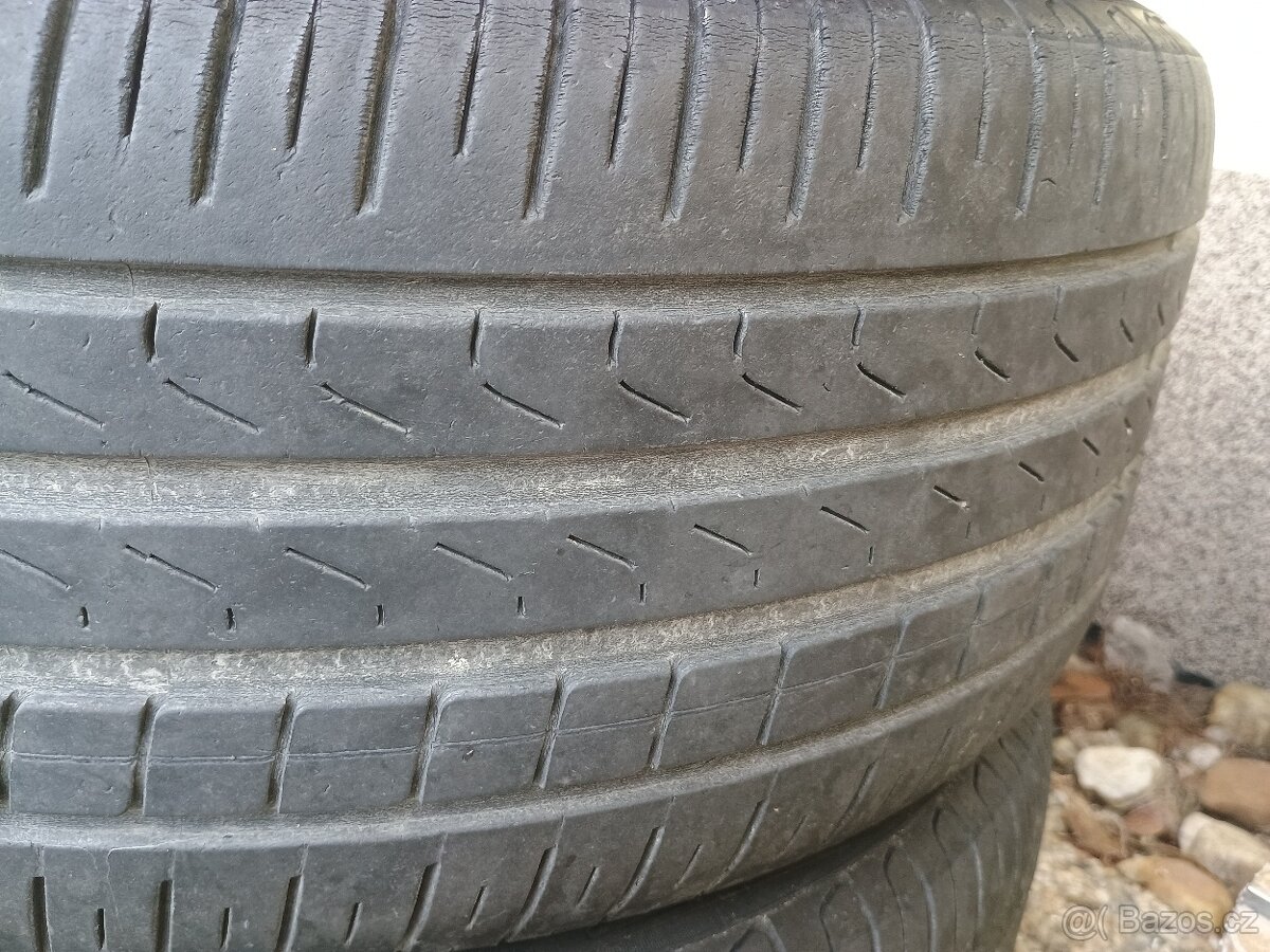 Prodám pneumatiky Pirelli Cinturato P7 235/45R18 - 2