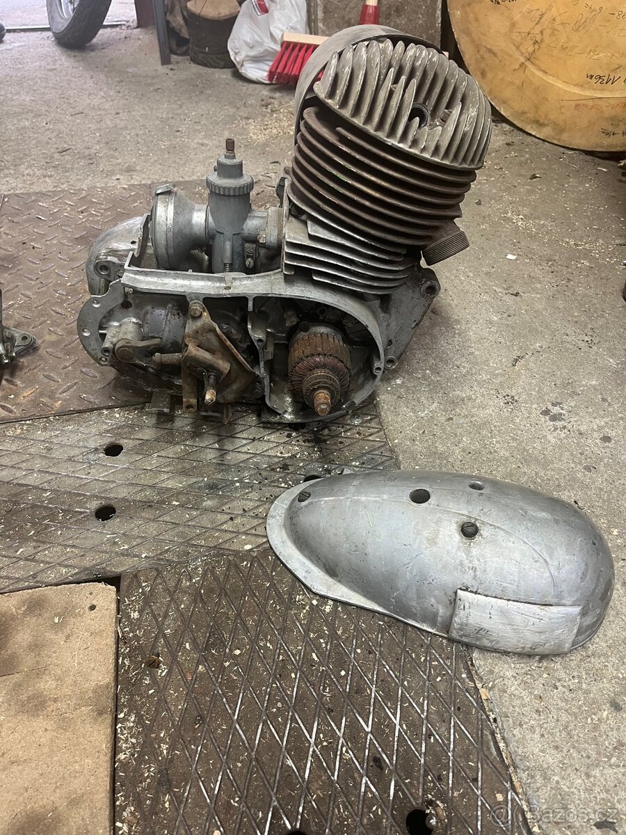 Motor ČZ prase - 2