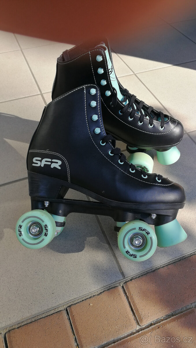 Trekové (kolečkové) brusle SFR - 2