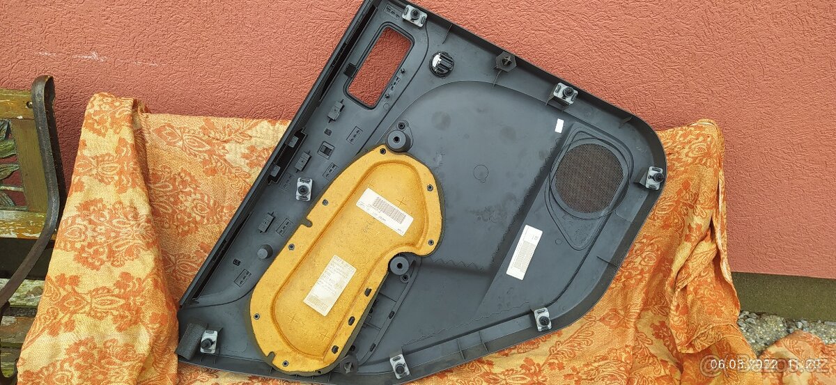 nabízím vnitřní plastový kryt PZ dveří ford focus 2 combi - 2