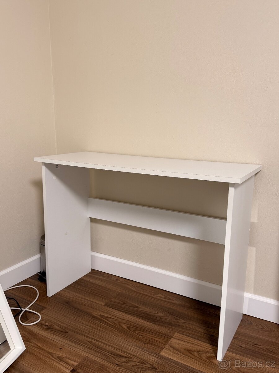 Kosmetický stůl - 2