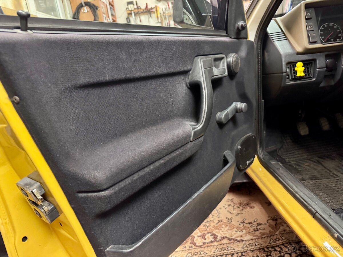 Škoda Favorit Solitaire - tapecíry s repro - 2