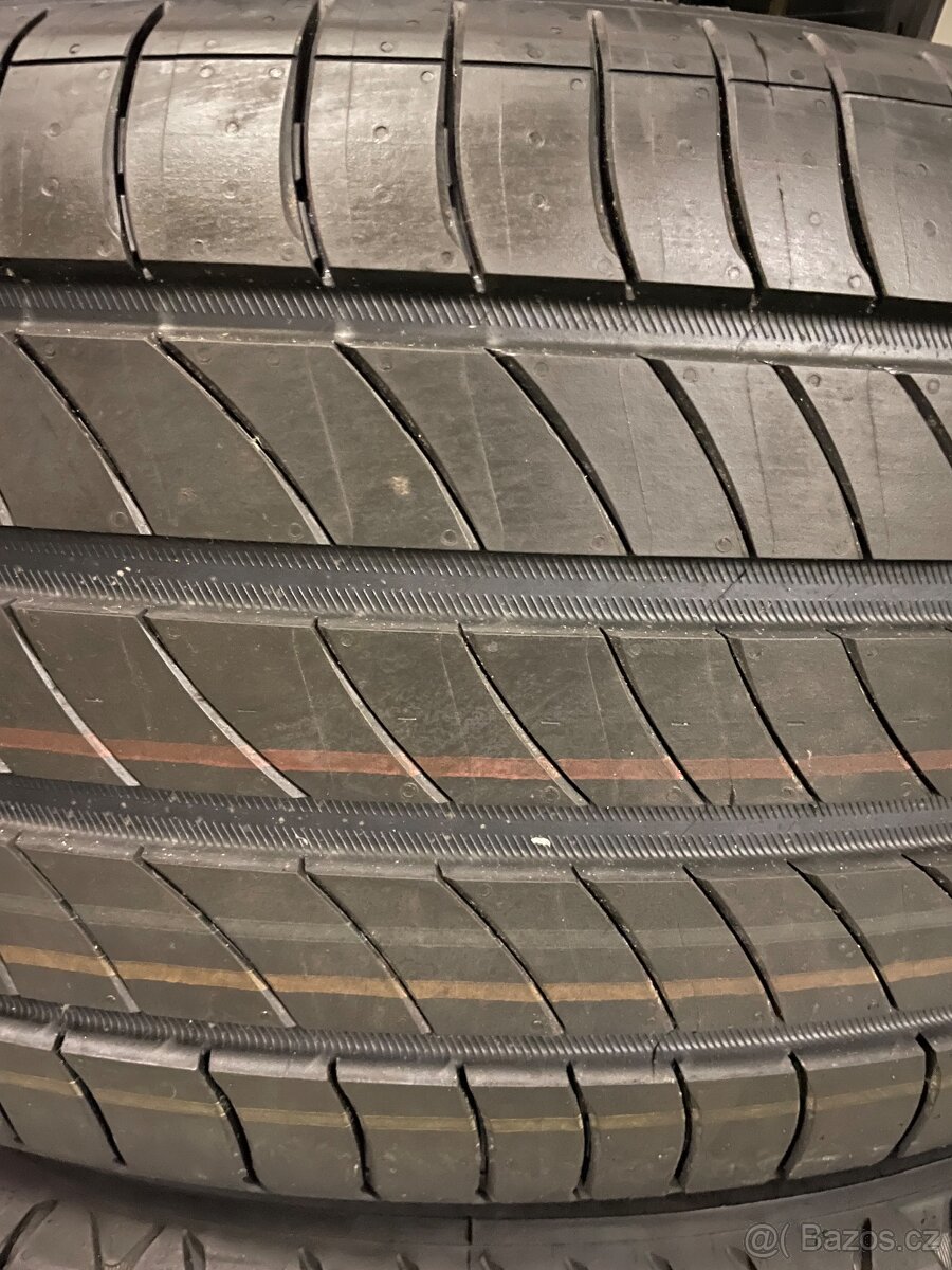 Pneu Michelin 4x 235/50/19 dot24 - 2