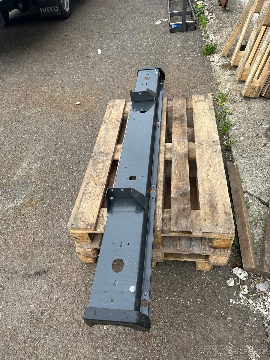 Zanovni naraznik iveco daily pro parkovaci senzory - 2