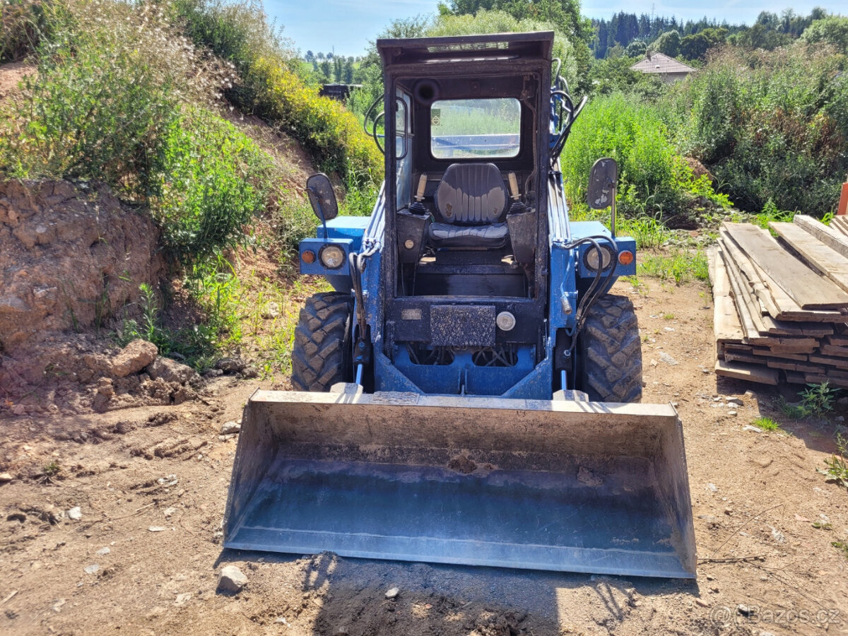 Smykový nakladač UNC 750 na prodej - 2