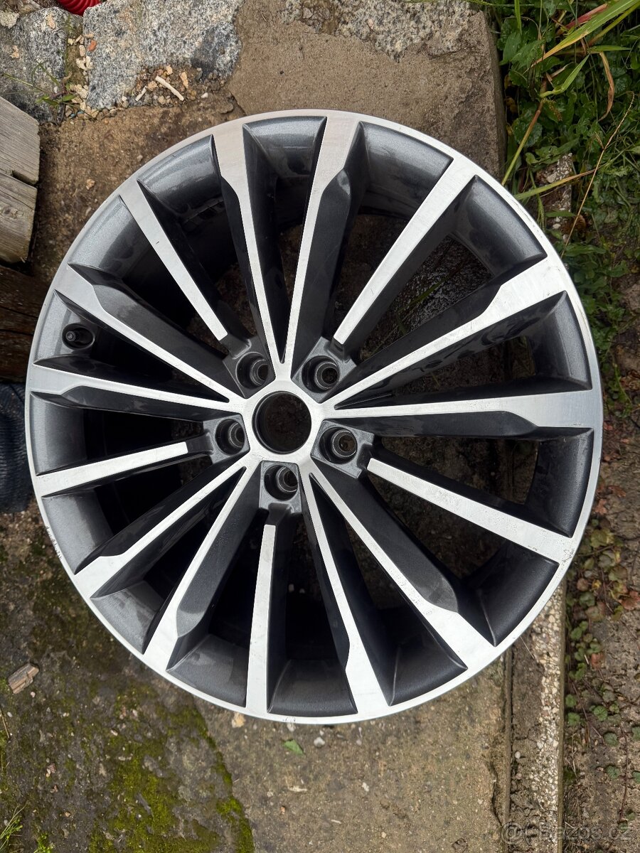 Hlinikove disky superb 3 trinity r19 et44 - 2