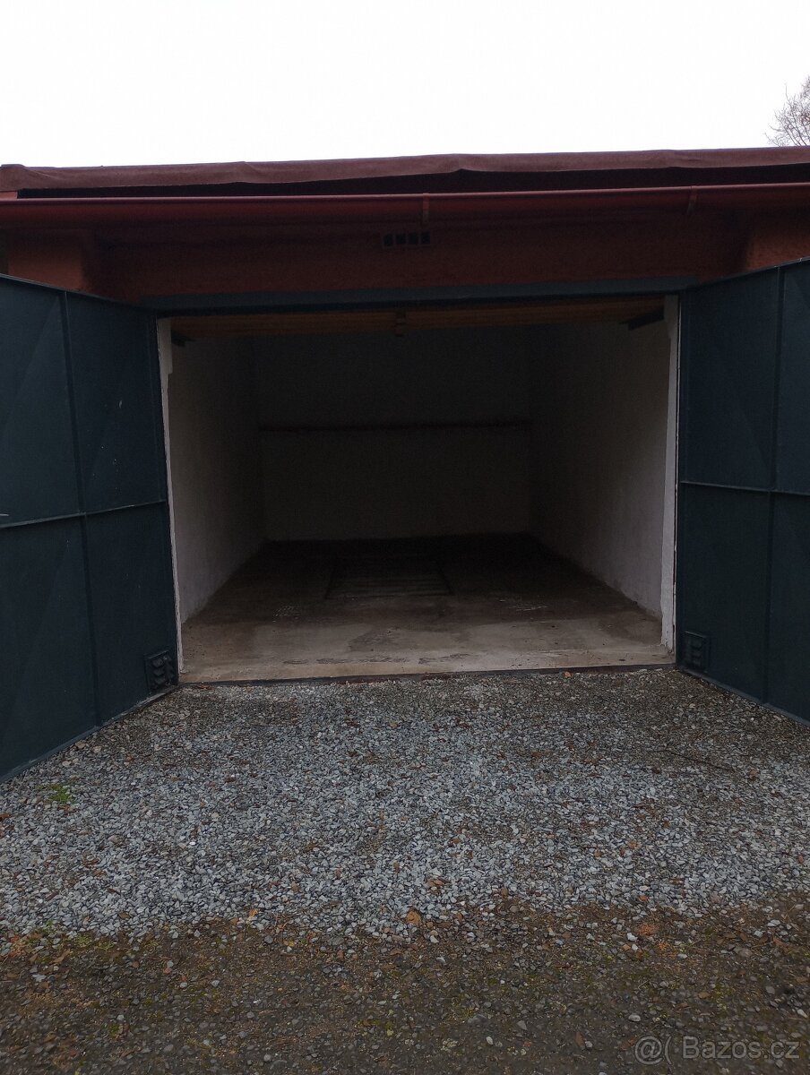 Pronajmu garáž v Tachově sídliště západ - Hornická ul. - 2
