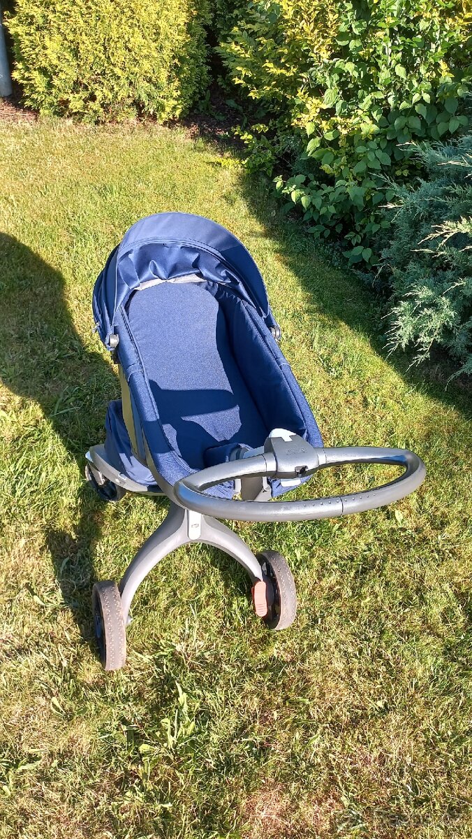 Stokke Xplory 3v1 + iZi základna (Deep Blue) - 2