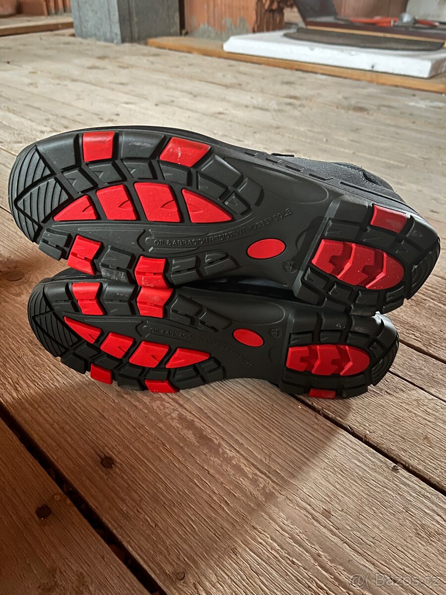 Nová pracovni obuv suchý zip vel.44 - 2