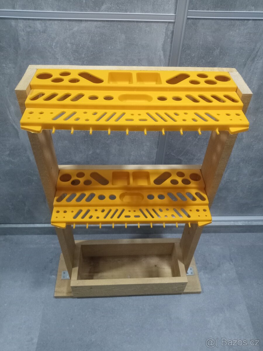 Regál na nářadí - 2