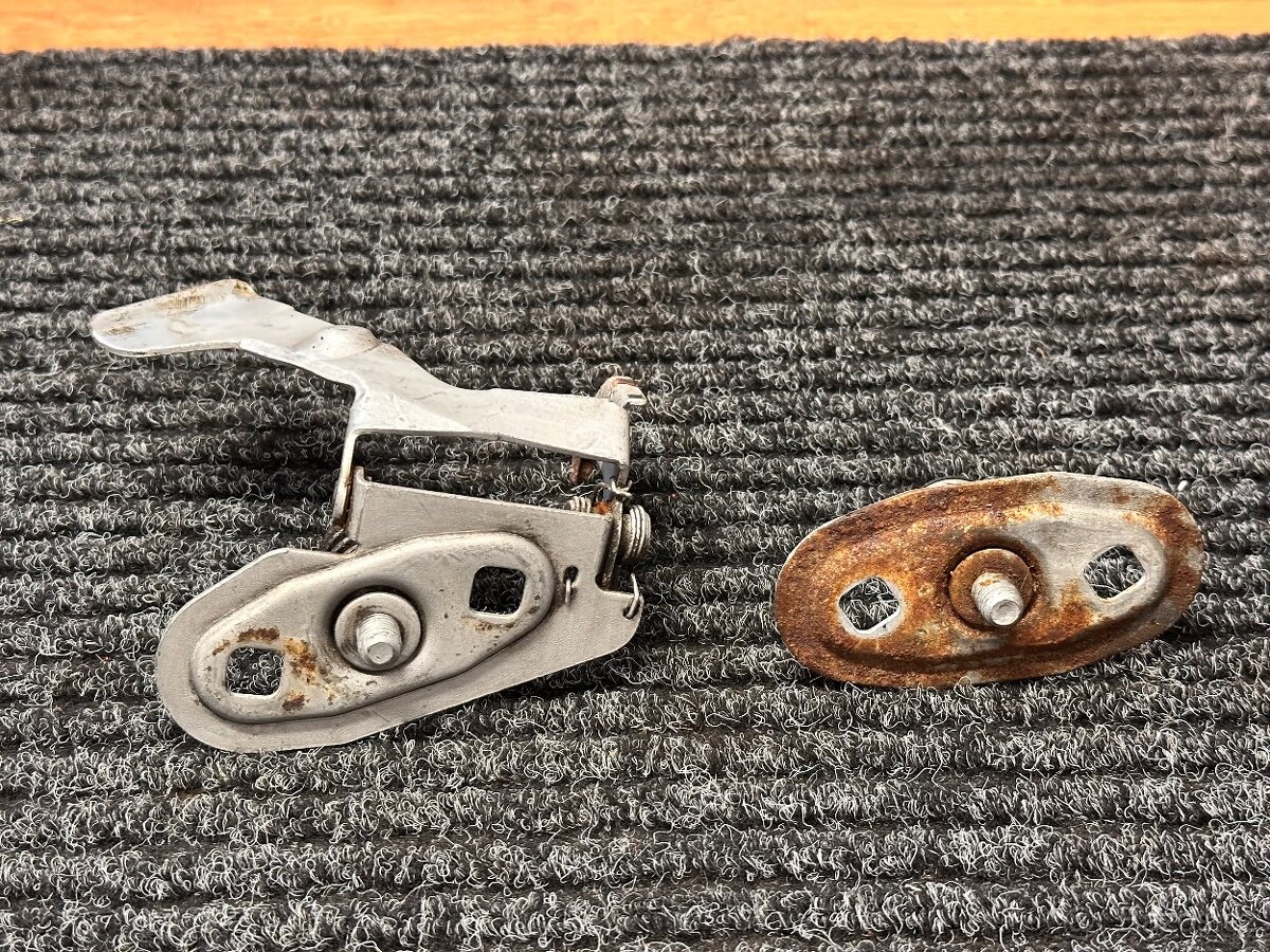 BMW zámky kapoty (Z3 e36) - 2