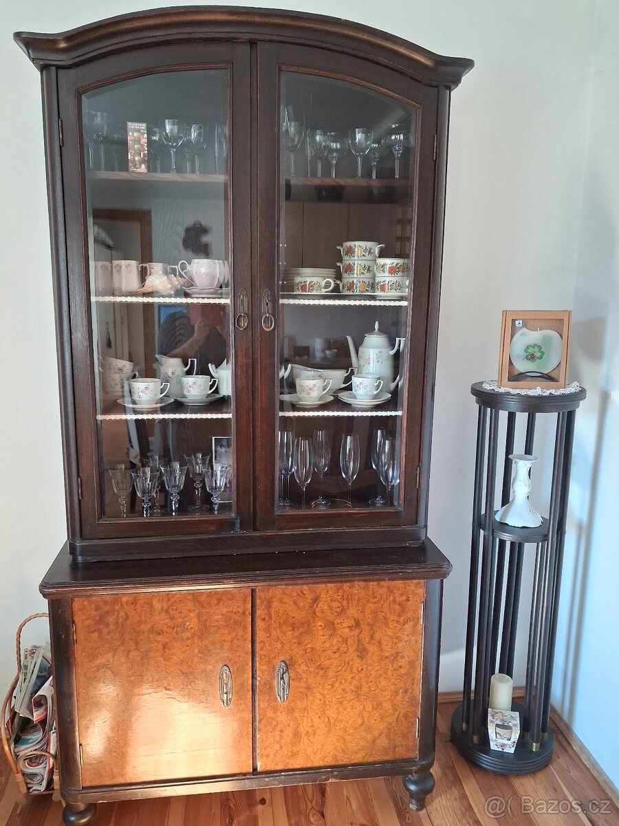 Starožitná komoda - skleník - 2