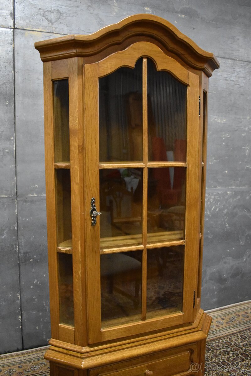 Rohová vitrínka - 2