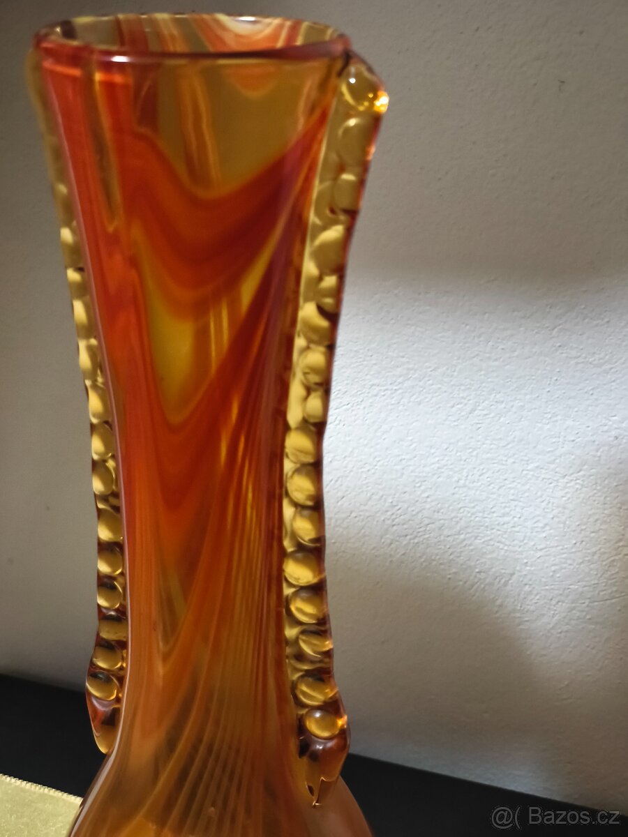Vysoká oranžová váza. - 2