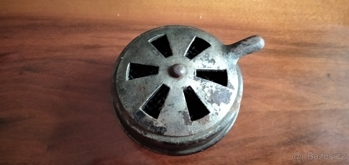 Filtr z karburátoru Jikov na Manet 90 - 2