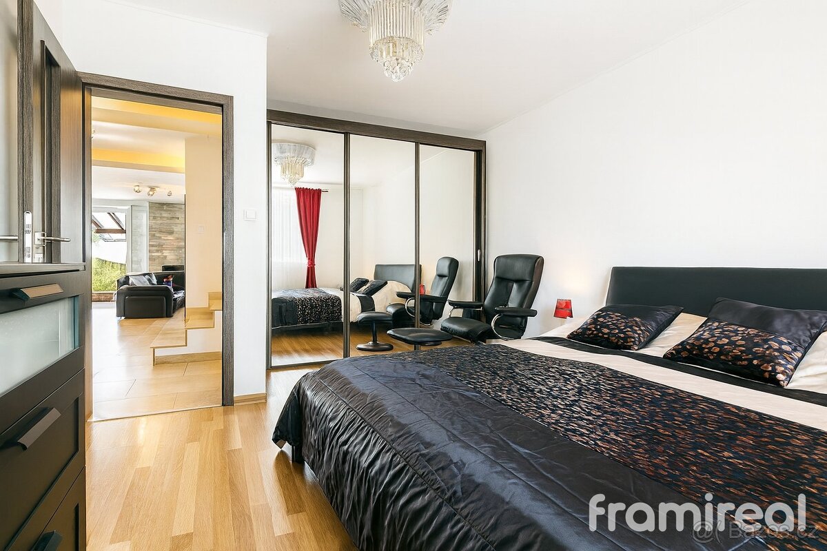 Prodej rodinného domu 5+kk se zahradou a terasou, Blučina – - 2