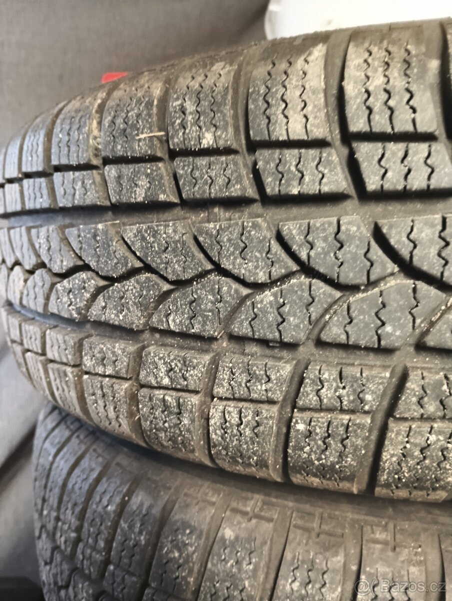 Prodám pneu 185/65 r14 - 2