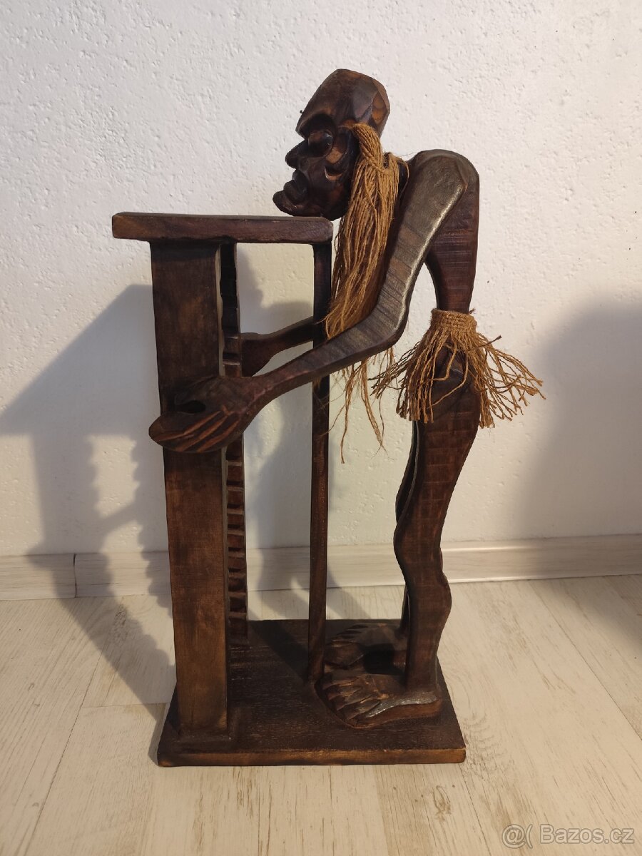 Dřevěný stojan na CD. - 2