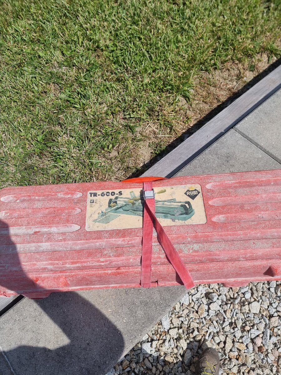 Řezačku na dlažbu - 2