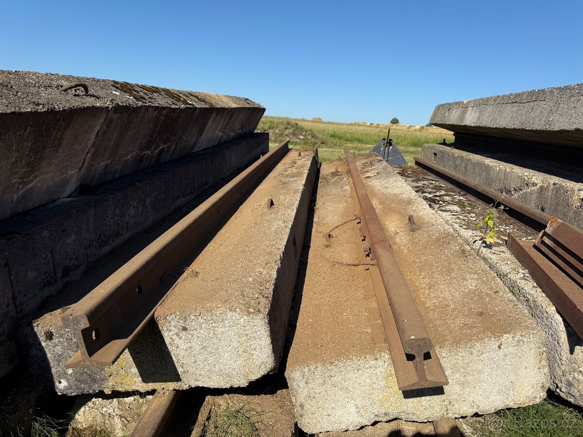 Betonové panely s kolejnicí - 2