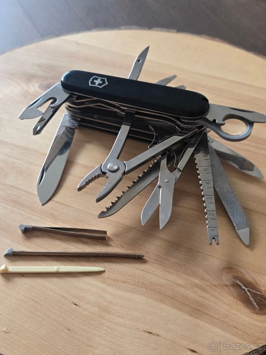 Victorinox Swiss Army Knife – multifunkční nůž (SwissChamp) - 2