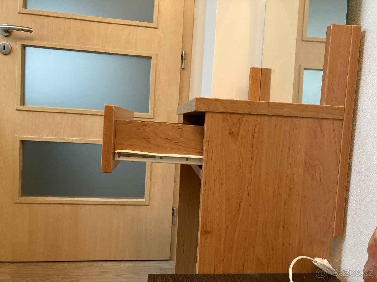 Kosmetický stoleček vč. stoličky - 2