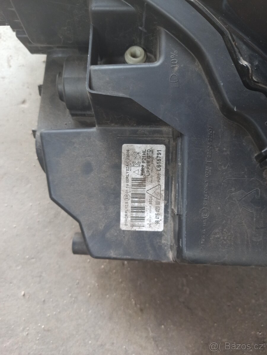 Světla Peugeot. - 2