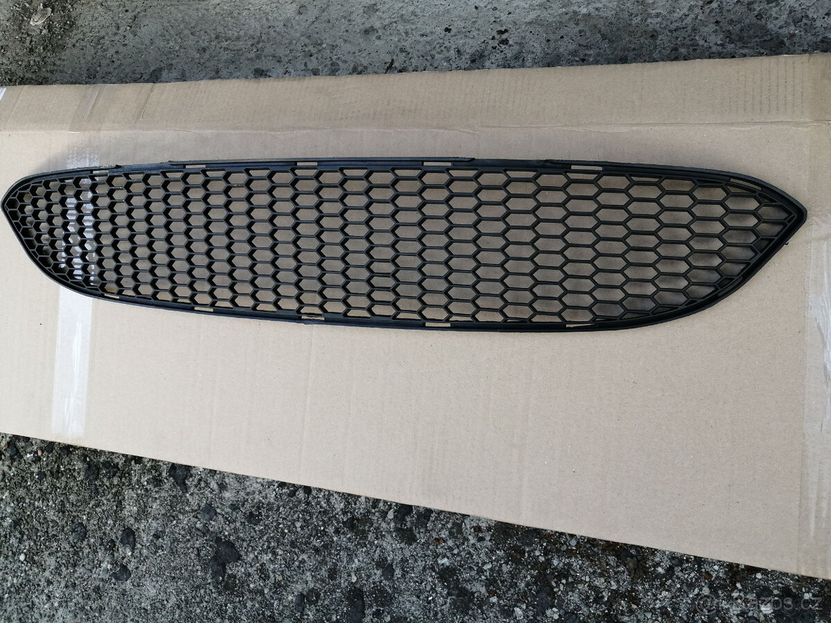 BMW E60 - středová mřížka pro nárazník M5. - 2