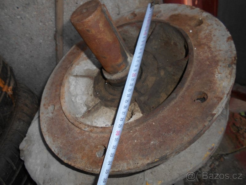 ELEKTROMOTOR S PŘEVODOVKOU NA PÁSOVÝ DOPRAVNÍK - 2