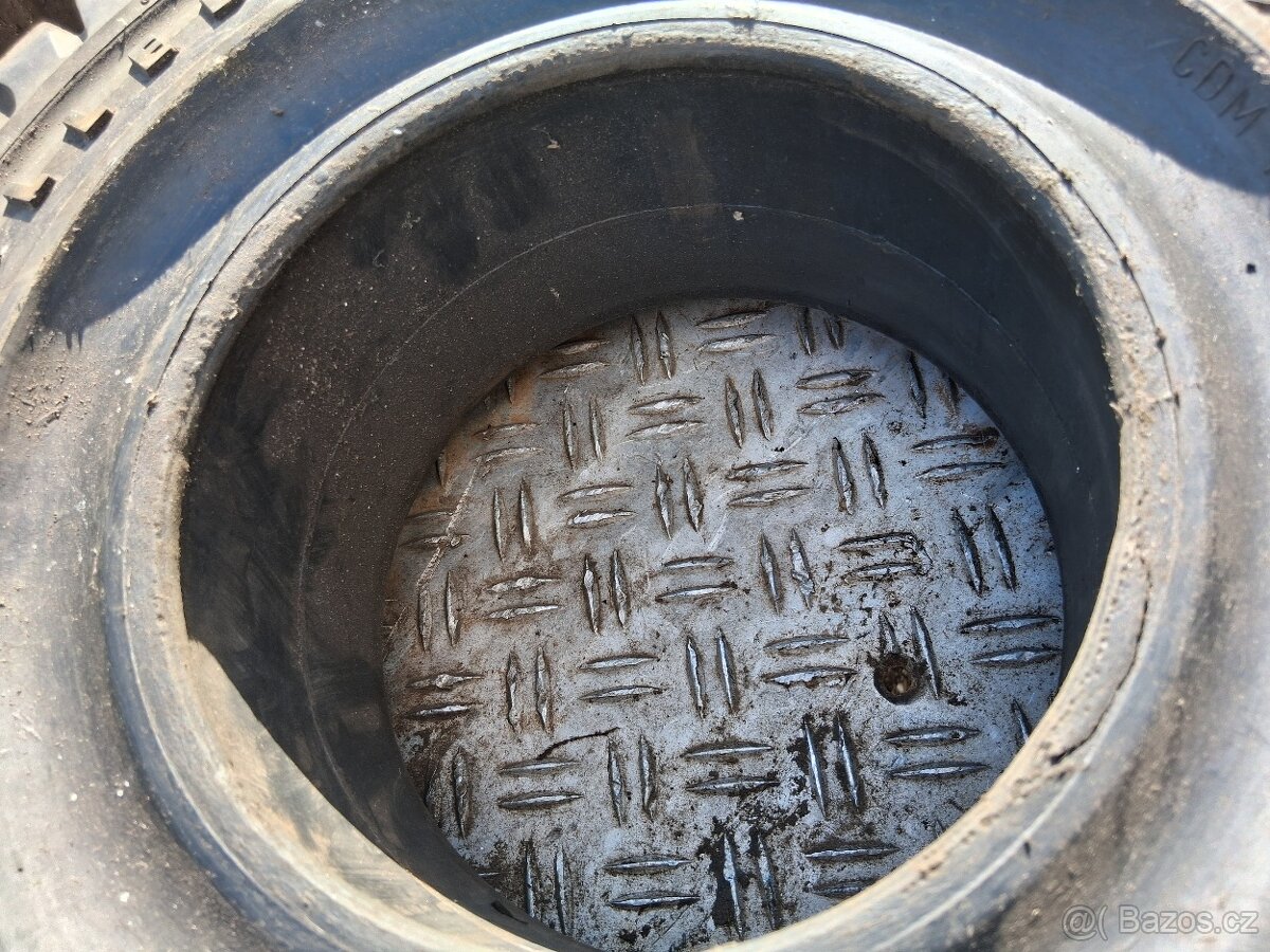 Pneu plné 18x7-8 - 2