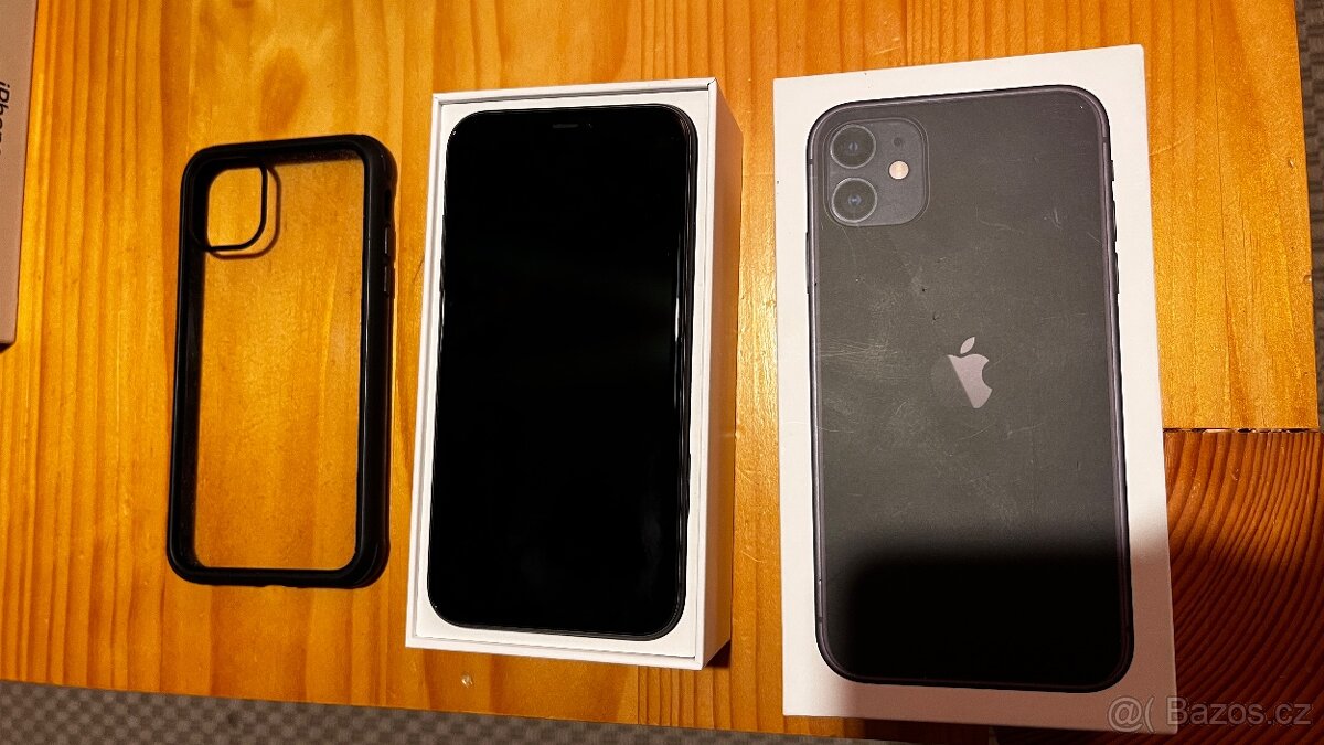 Prodám černý iPhone 11 64GB - top stav - 2