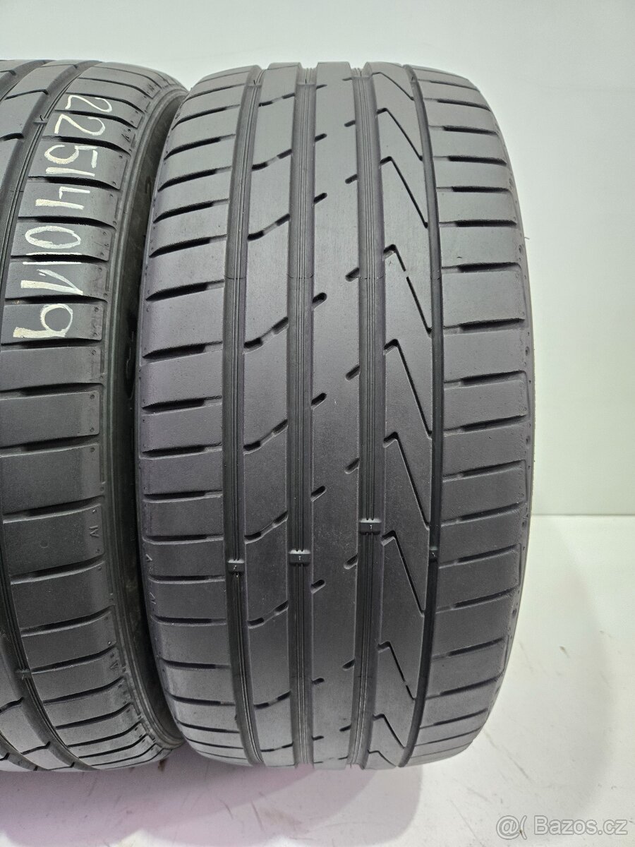 Letní pneu 225/40/19 Hankook - 2