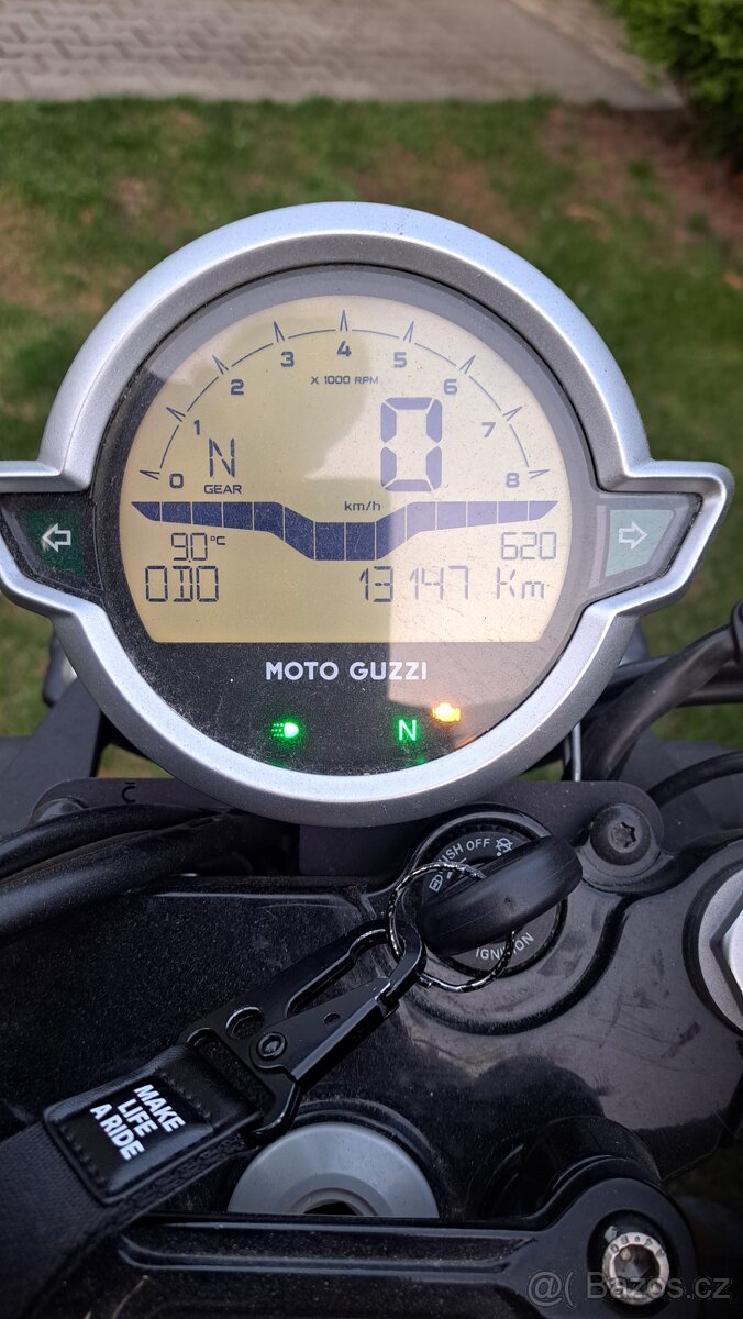 Moto Guzzi V7 Stone - 2