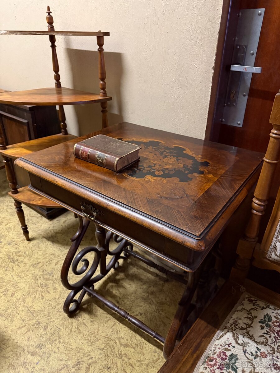 Starožitný nábytek - 2