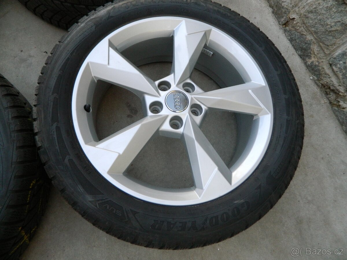 kola Audi R19 Q3 - 2
