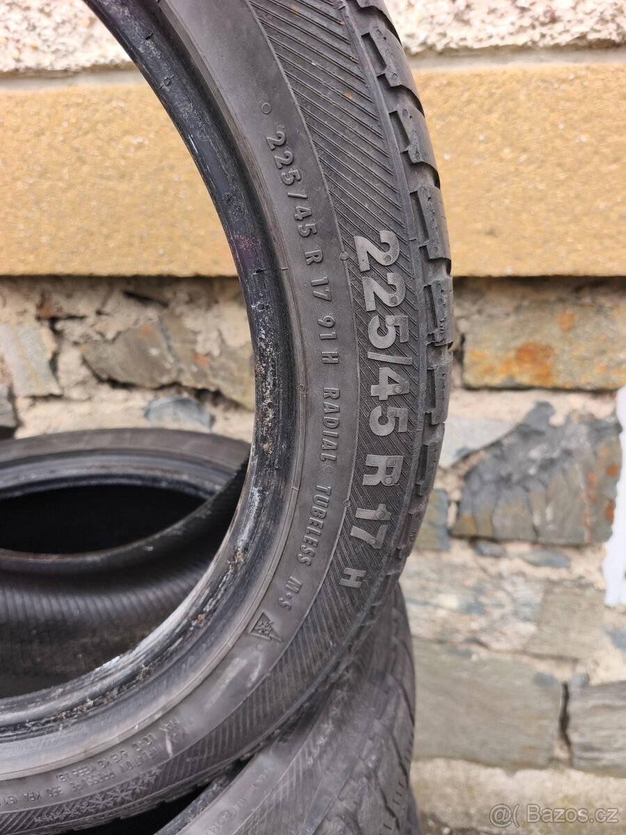Pneu 225/45 R17 - 2
