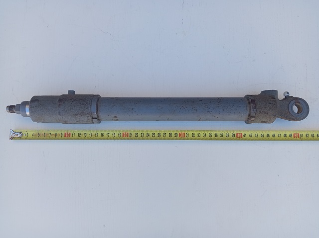 Hydraulický válec na kombajn E-516 - 2