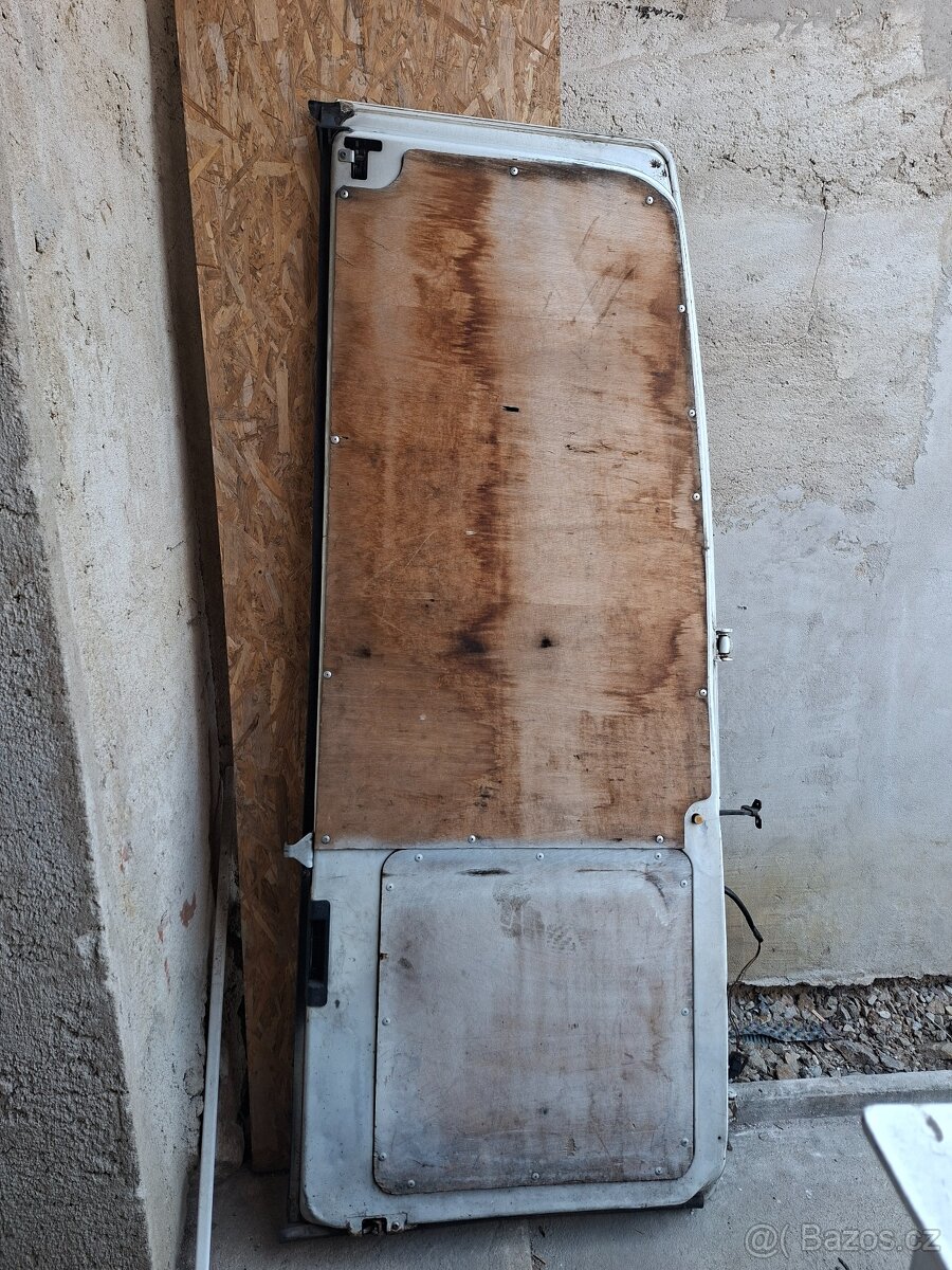 Zadni levé dvere Ford Transit - 2