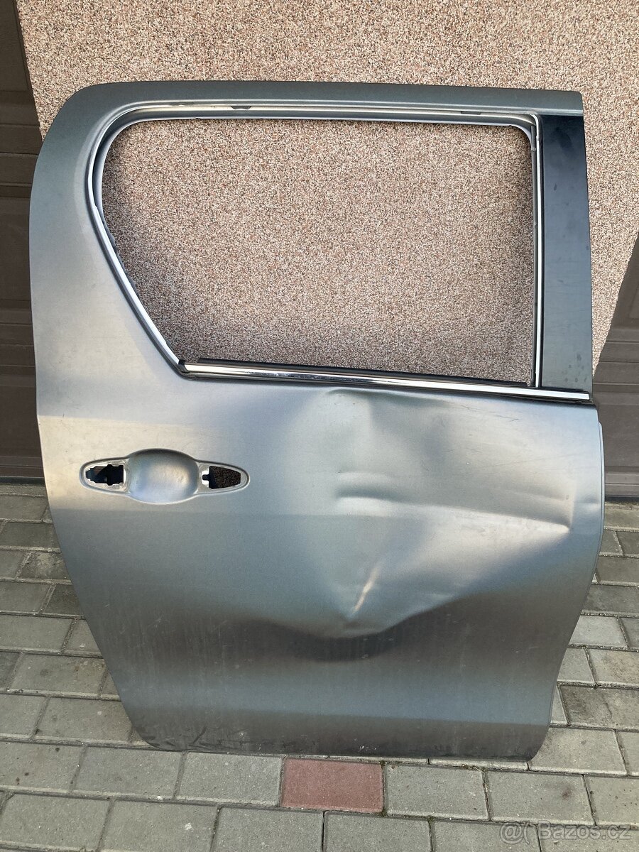 Toyota Hilux pravé zadní dveře prodám - 2