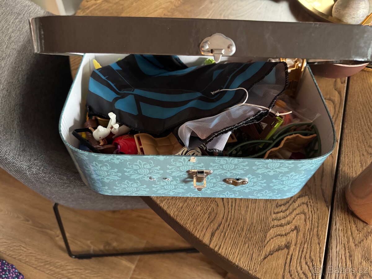 Playmobil - kufřík různých postaviček. - 2