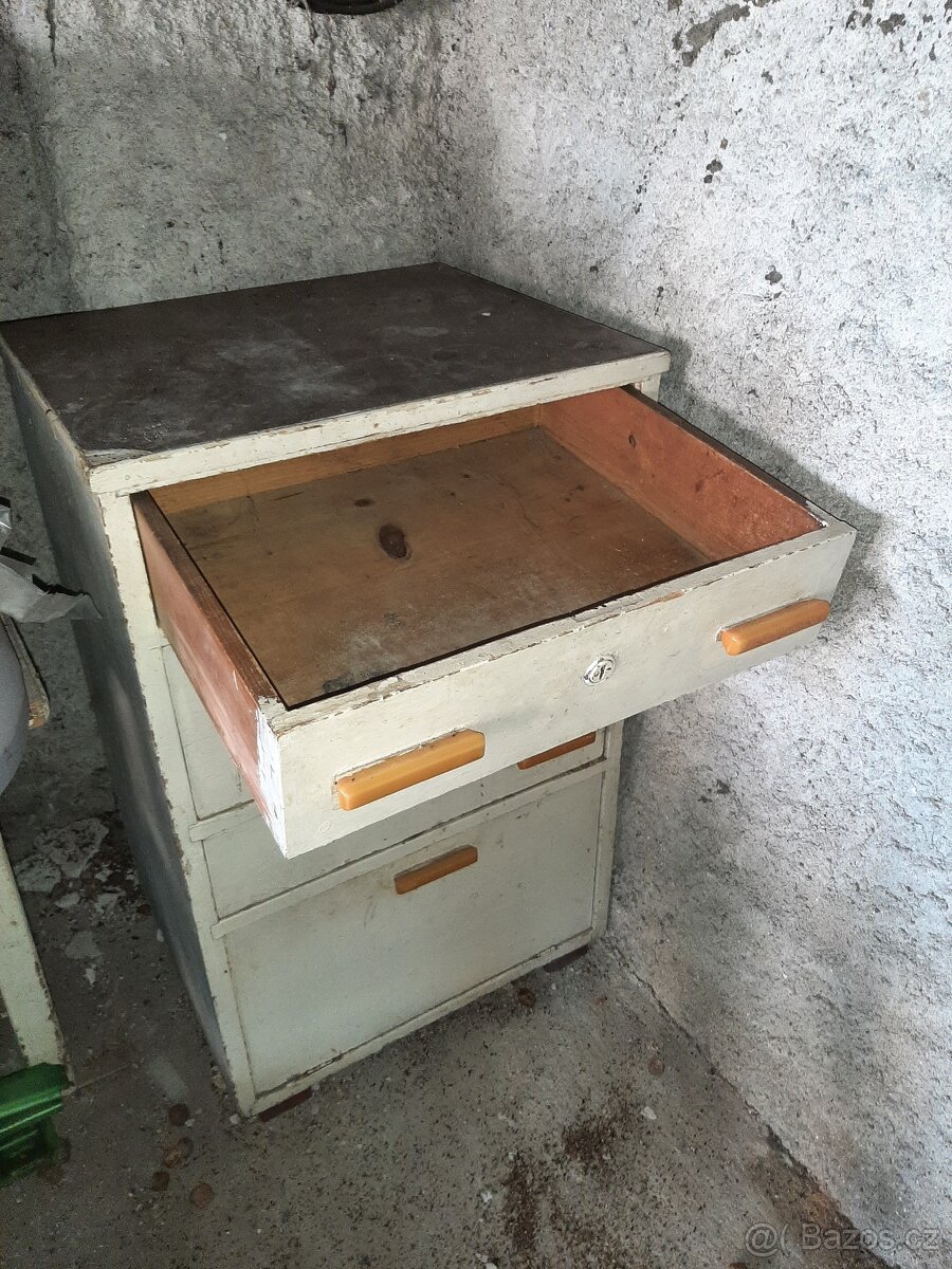 Prodám starou kuchyňskou skříňku - 2