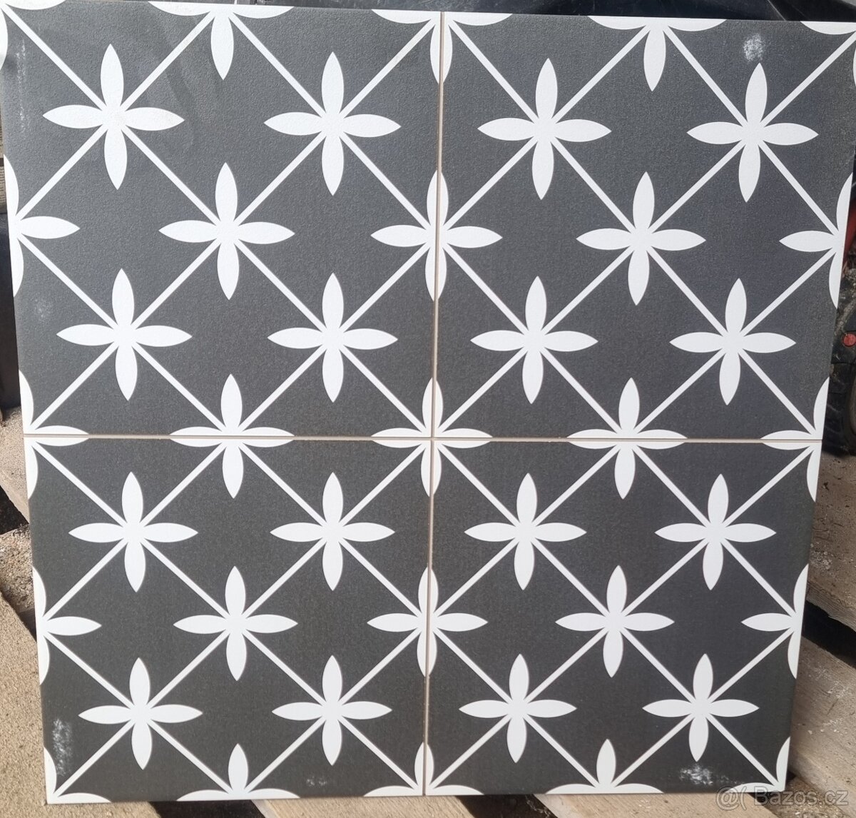 Dlažba, replika historické dlažby. - 2