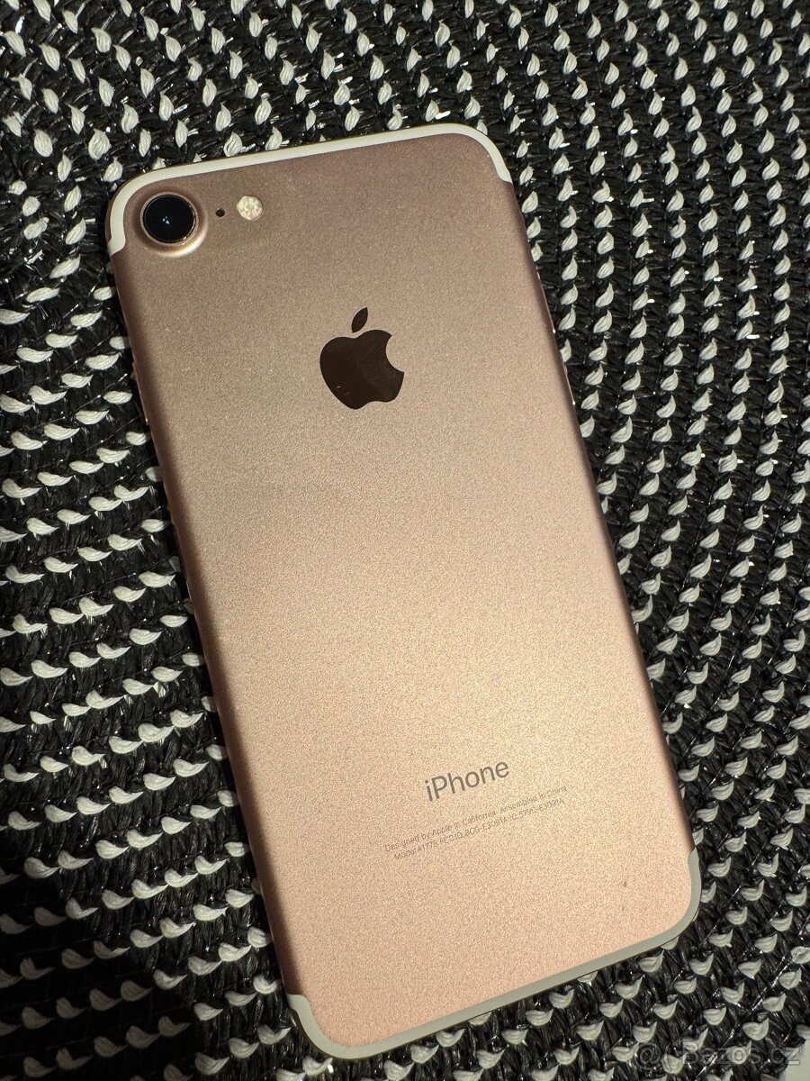 Apple iPhone 7 32GB růžový - 2