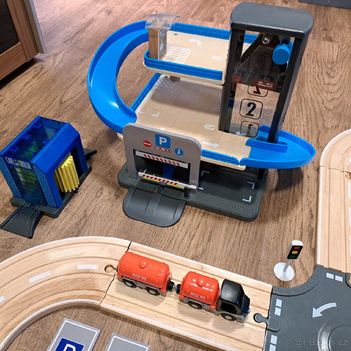 Koleje, vláček, městečko, letiště - 2