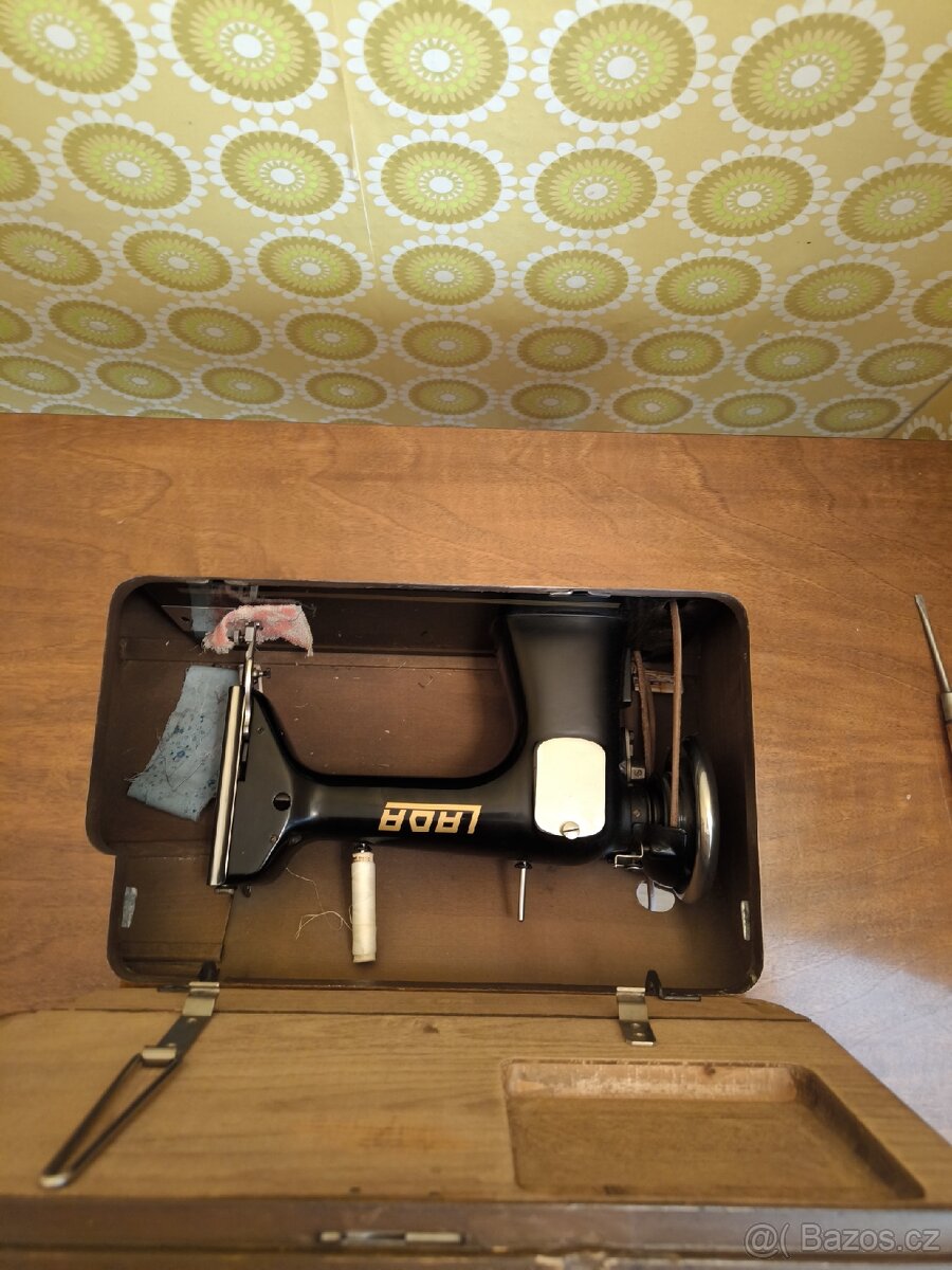 Šlapací šicí stroj Lada - 2