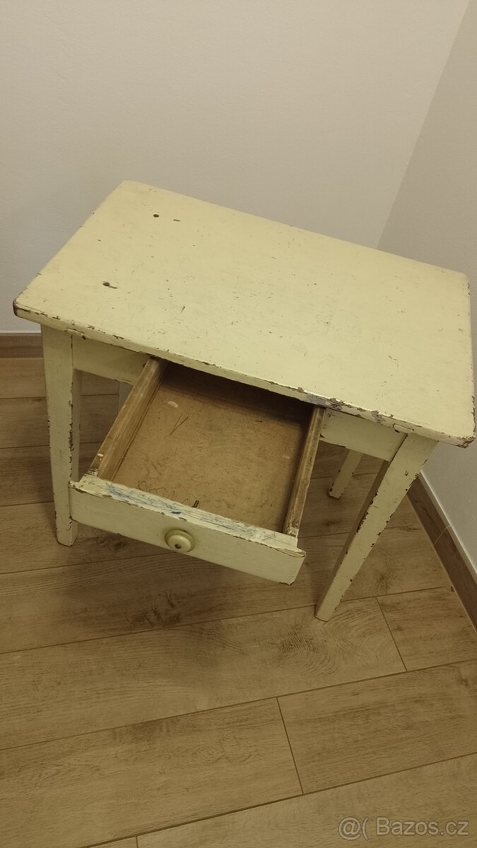 Prodám starožitný dětský stoleček se šuplíkem. - 2