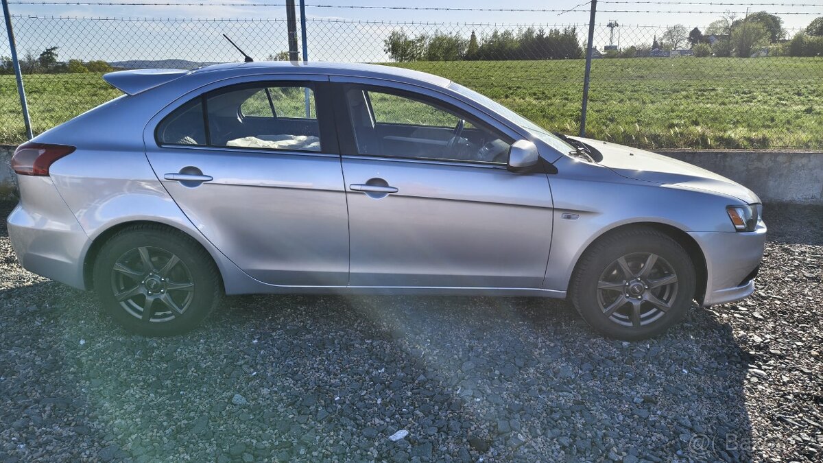 Mitsubishi Lancer 1.5 i ls - 2