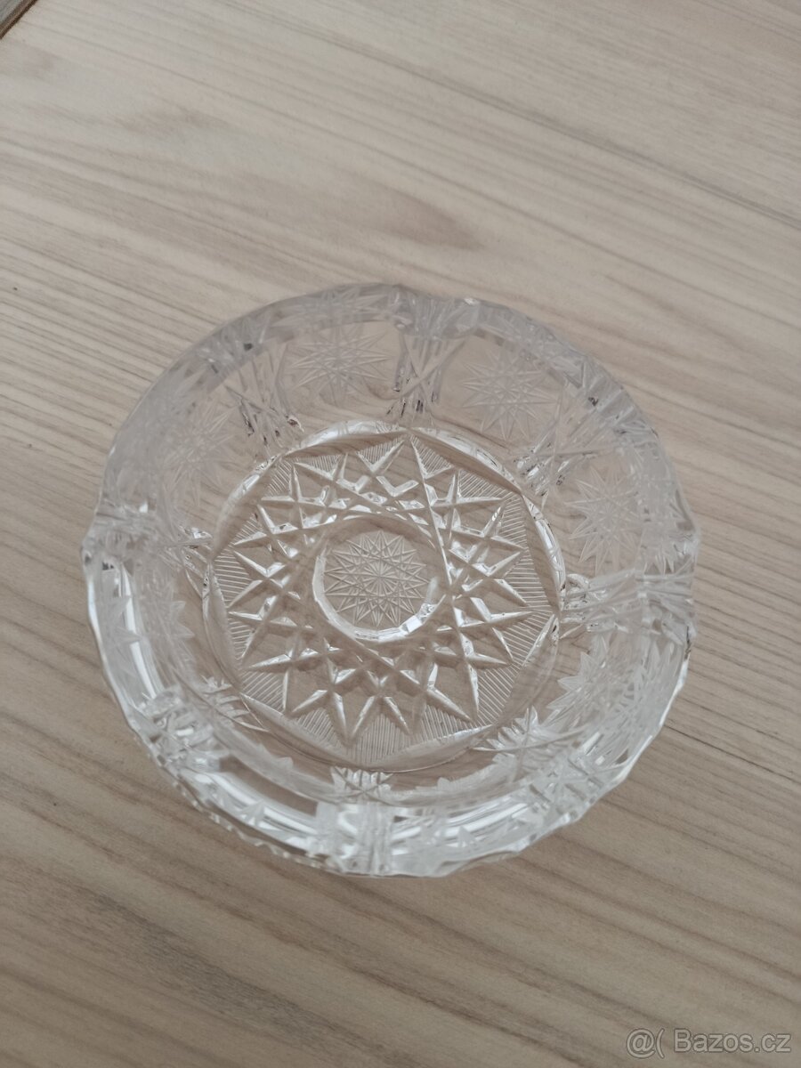 Křišťálový popelník - 2